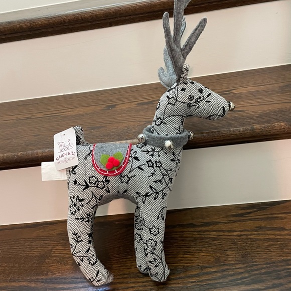 SLEIGH HILL 2022 CHRISTMAS/ HOLIDAY REINDEER - Picture 7 of 8